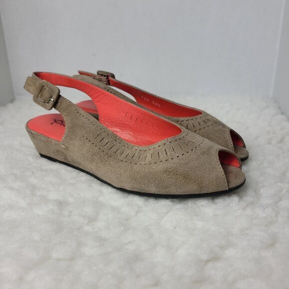 Pas de Rouge Women's Size 6 Suede Millie Peep Toe Tan Heel - Picture 1 of 10